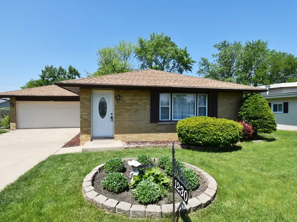 1230 Reckinger Rd, Aurora, IL 60505