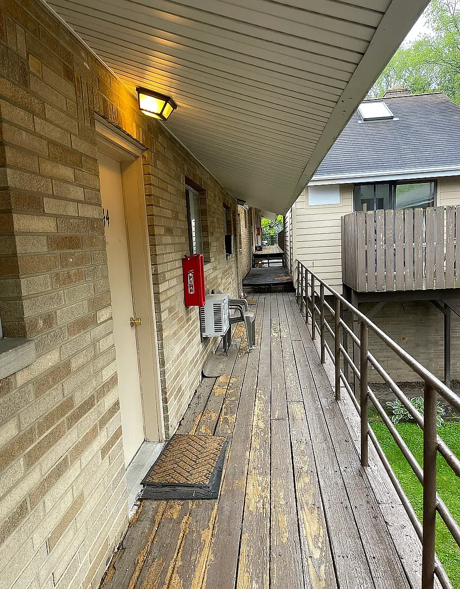 600 Walters St — Photo 2