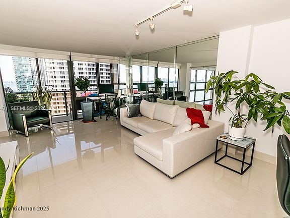 3rd image of 600 NE 36th St APT 1820