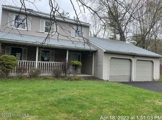 19 Delehunt Dr, East Greenbush, NY 12061