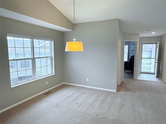 4th image of 4007 Treeline Ct NE