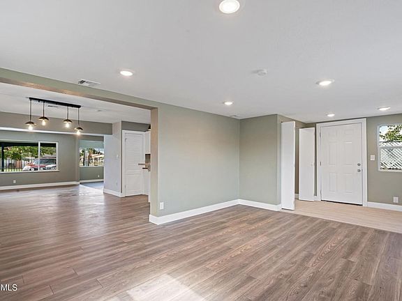 5th image of 10096 Ontario Ave