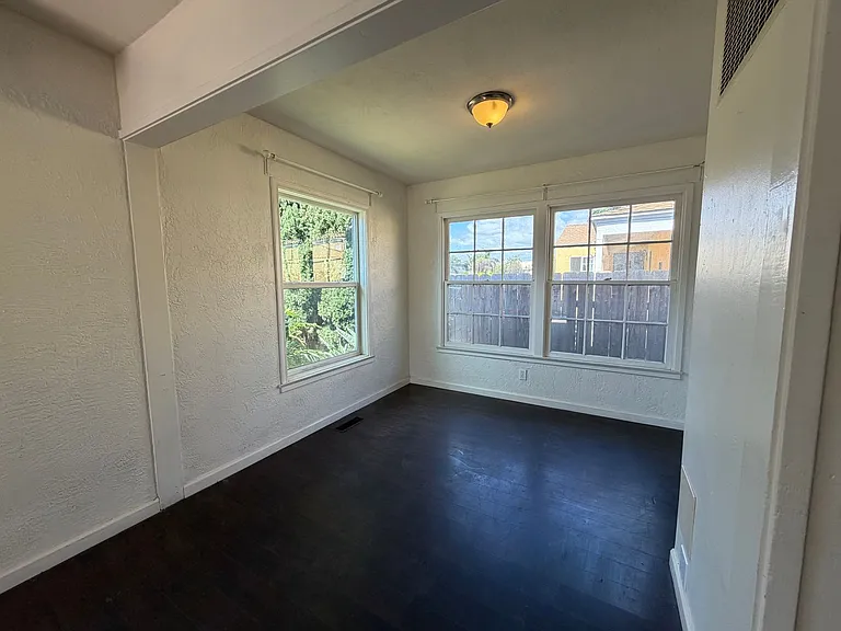 564 E St — Photo 12