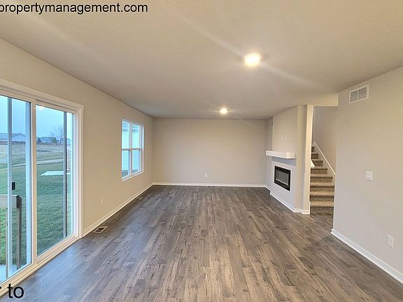 4th image of 1104 Cove St SE