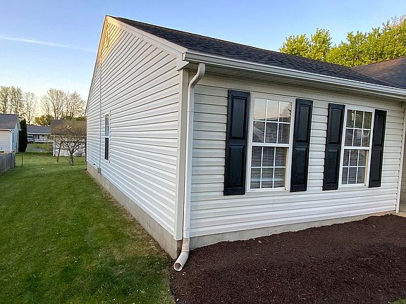 3rd image of 22 Somerset Dr