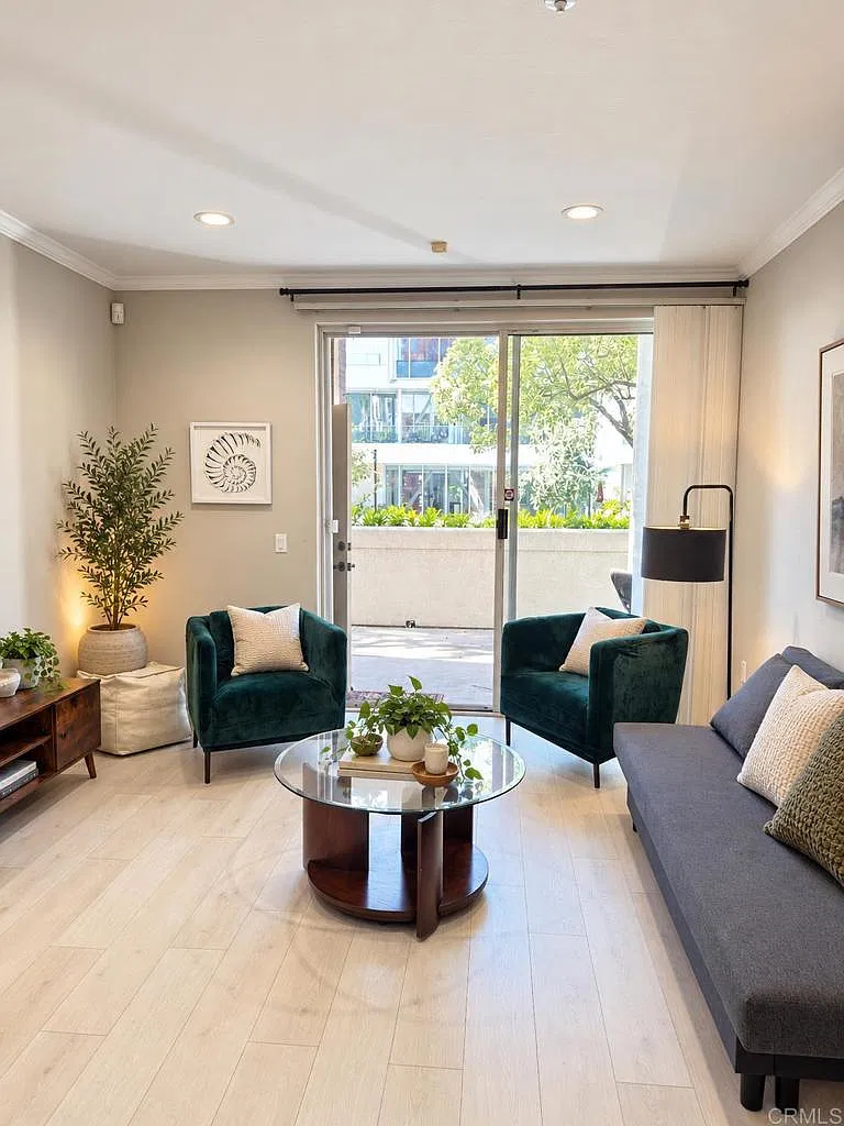 2 bed, 850 sqft, $3,300 — Photo 4