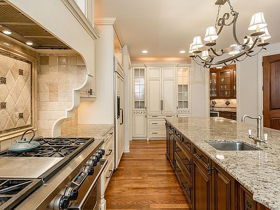 4th image of 47870 Bellagio Ct