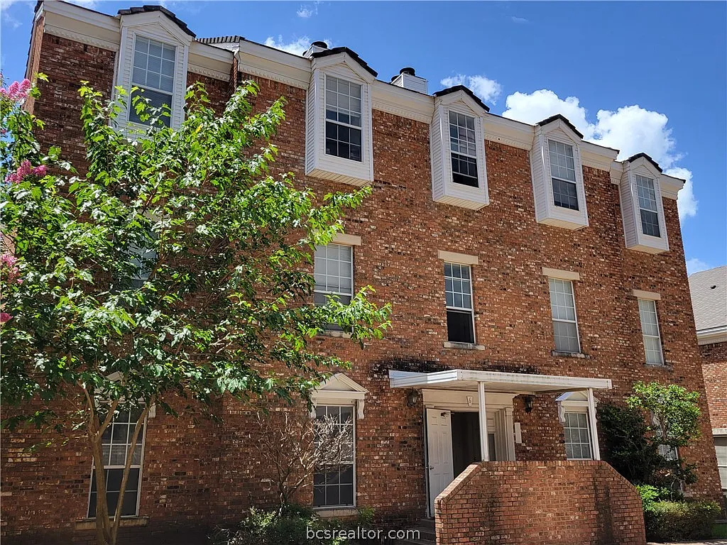 1 bed, 728 sqft, $1,200 — Photo 2