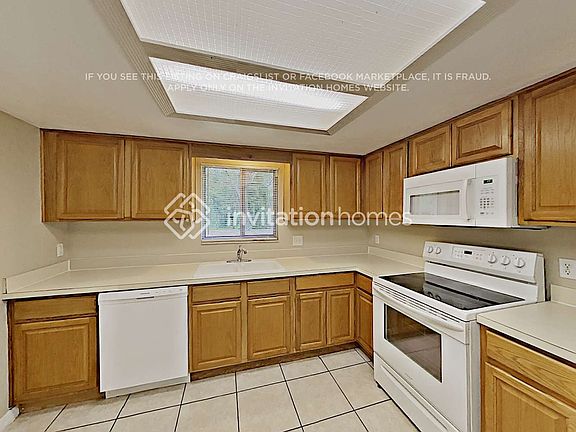 5th image of 1360 Sterling Oaks Dr