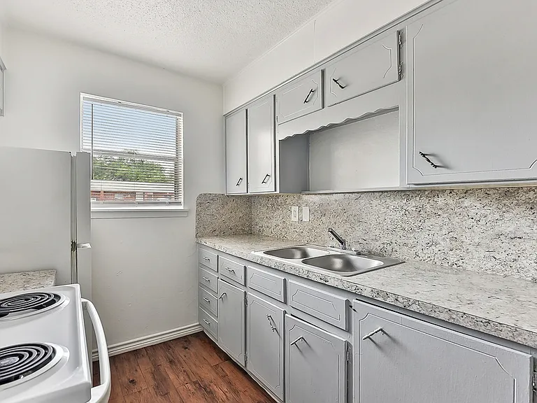 Townshires Apartments — Photo 16