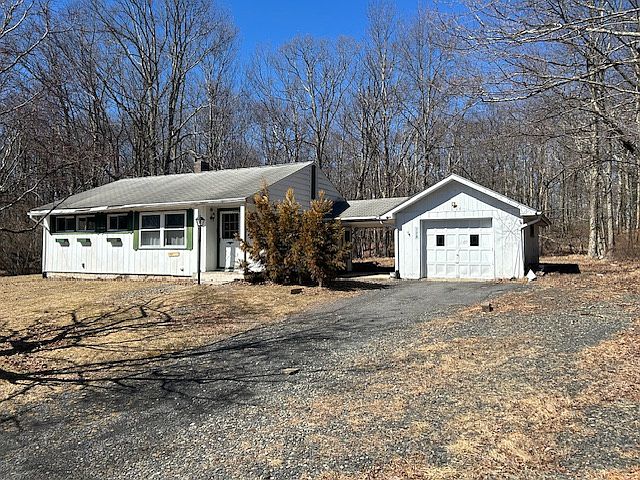 2nd image of 128 Knob Rd