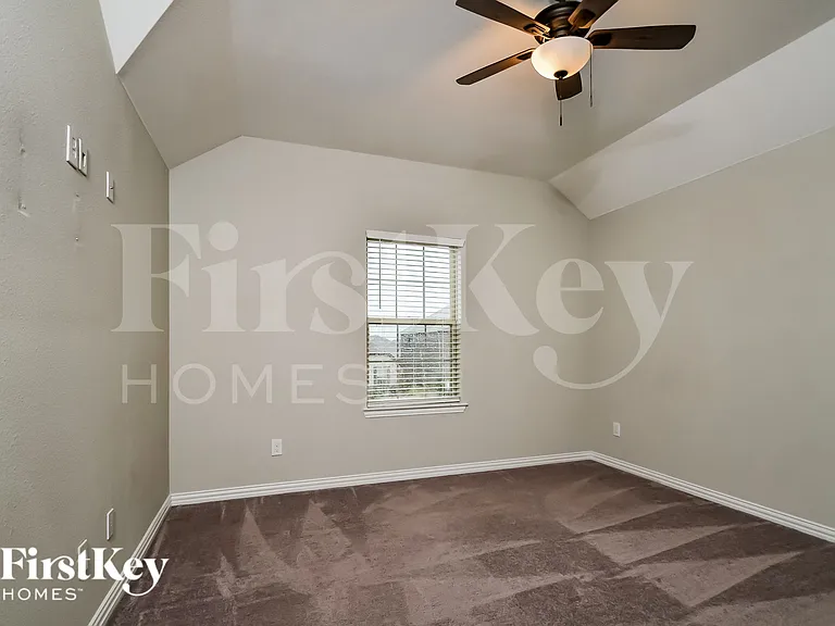 2815 Willow Ln — Photo 12