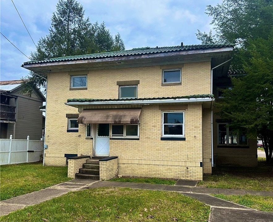 720 N Water St, Uhrichsville, OH 44683 Zillow