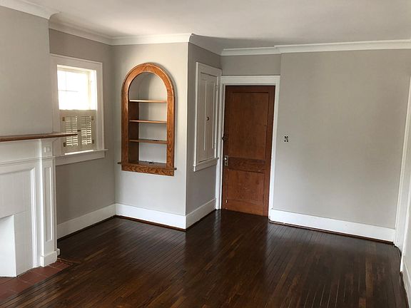 3rd image of 149 College St #2