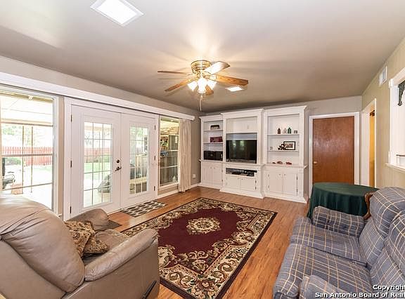 3rd image of 430 Driftwind Dr