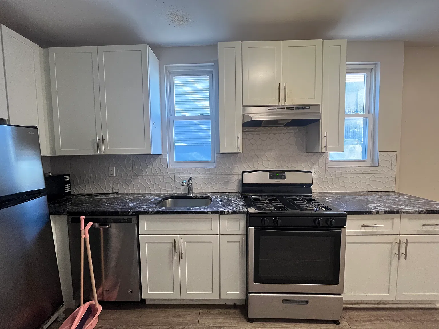 2 bed, 800 sqft, $1,875 — Photo 2