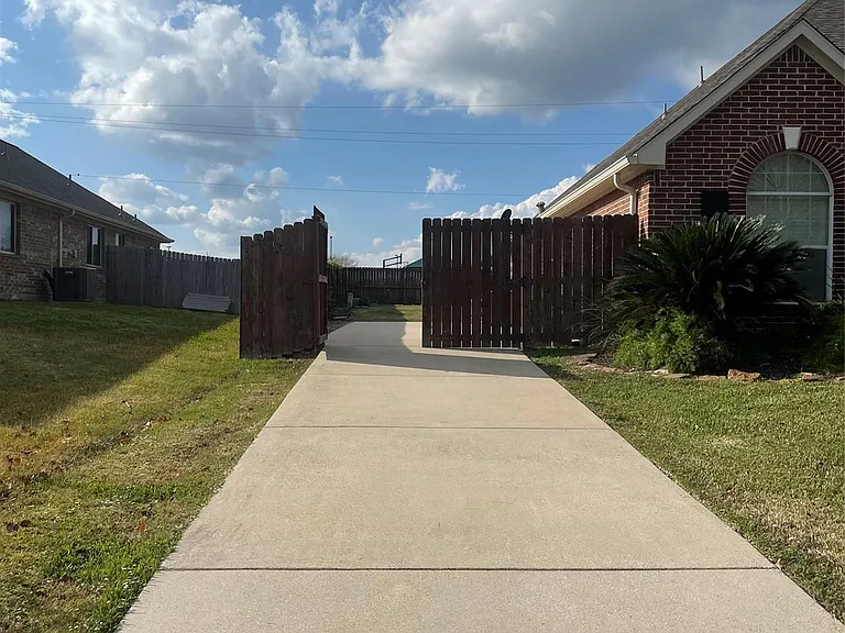 3515 Emerson Dr — Photo 23