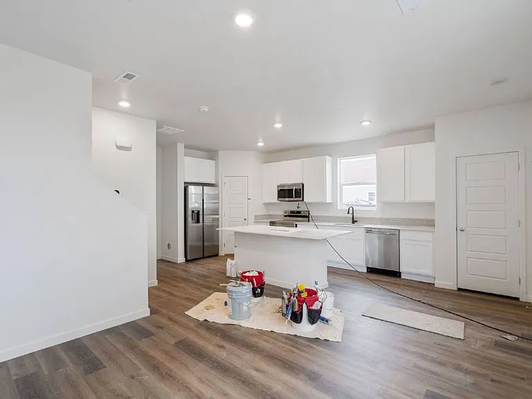 298 Cardinal St — Photo 4