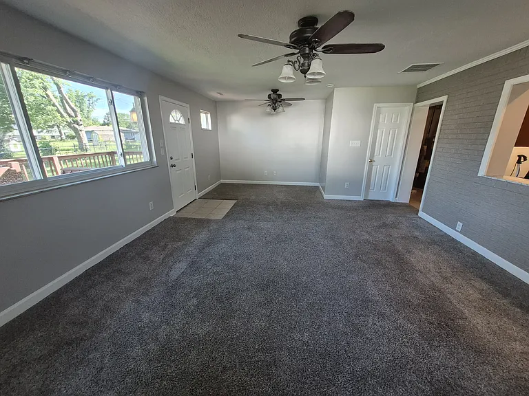 1704 Hawthorne Dr — Photo 11