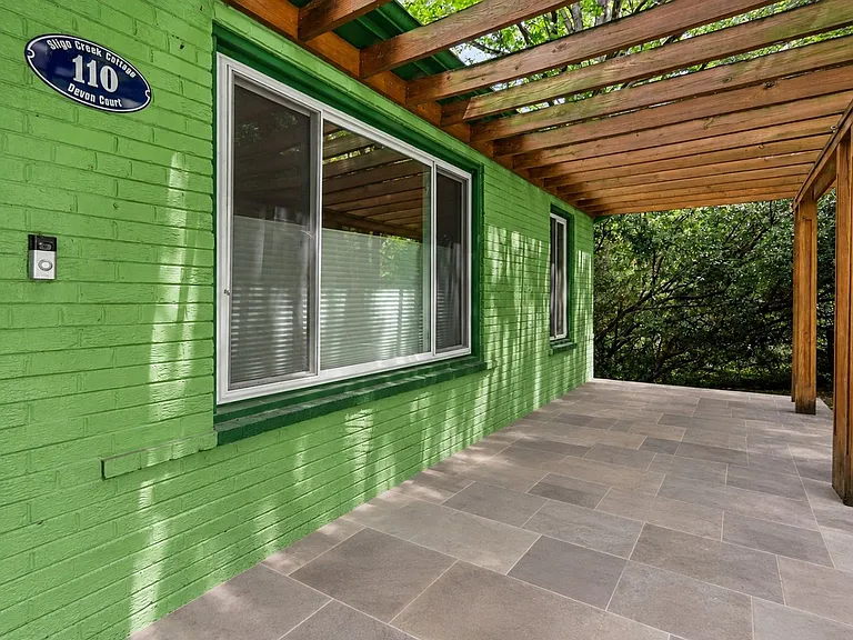 110 Devon Ct — Photo 33