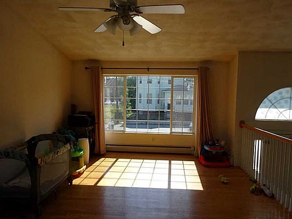 5th image of 119 Victoria Ave