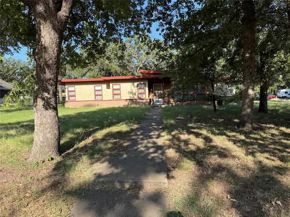 2939 Field St, Fort Worth, TX 76117