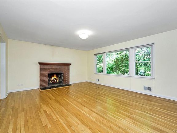5th image of 34 Bradley St