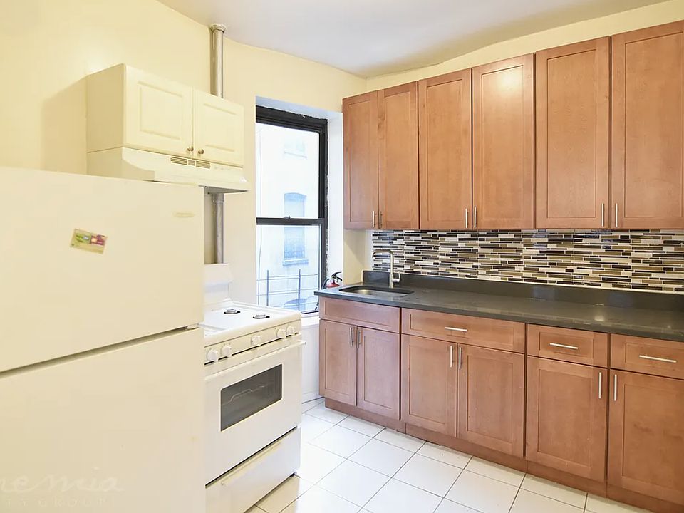 2nd image of 515 W 171st St #1A