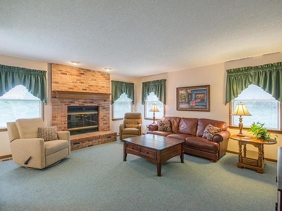 3rd image of 569 Mulberry Way S