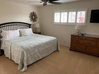 Master Bedroom w 1 king bed