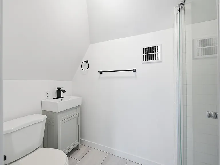 144 Arlington St — Photo 37
