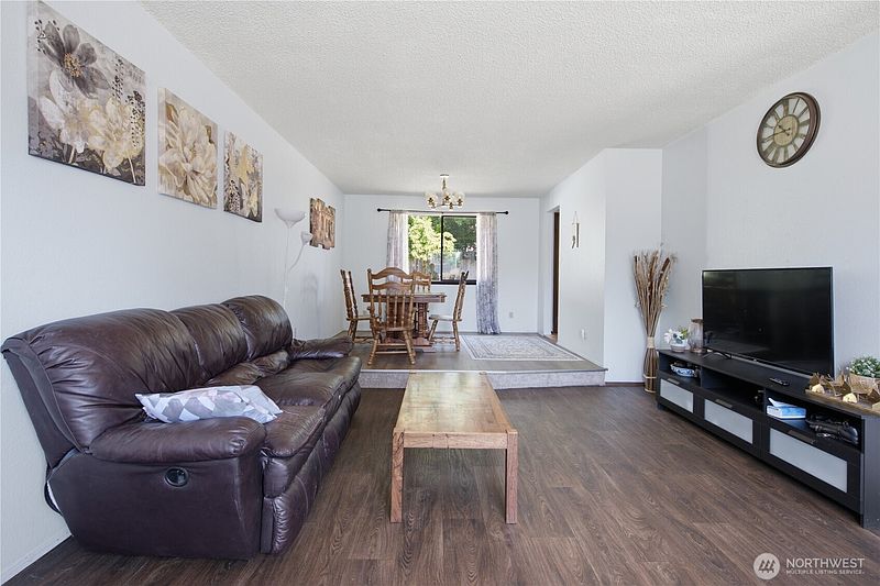 4th image of 3706 S 255th Place