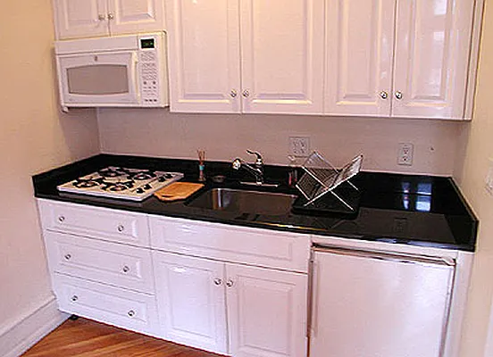 Rented by Verdi Square Realty | media 3