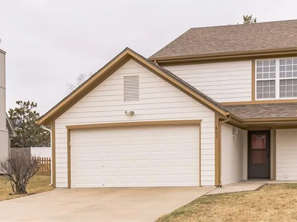 607 NE Swann Cir, Lees Summit, MO 64086