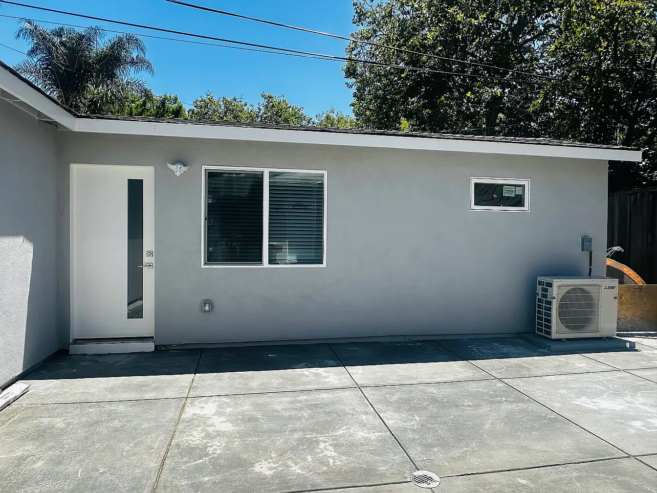 2 bed, 562 sqft, $3,500 — Photo 2