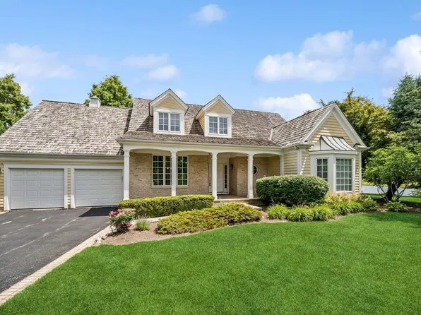 775 S Camelot Ct, Lake Forest, IL 60045