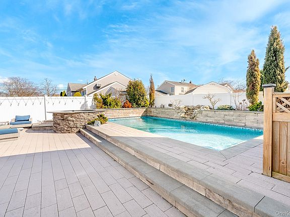 2nd image of 2431 Riverside Drive