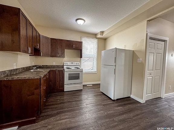 5th image of 614 7th AVENUE NE