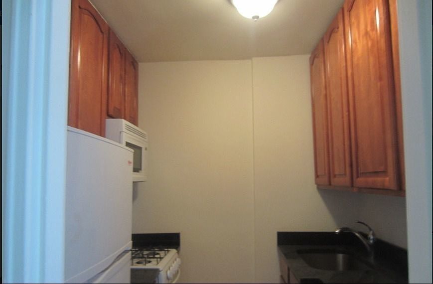 2nd image of 2701 Ocean Ave APT 1B