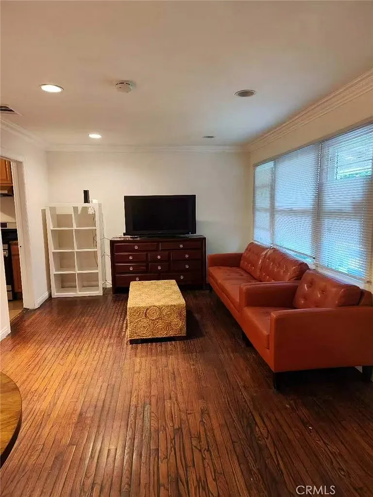 3 bed, 1152 sqft, $3,100 — Photo 4