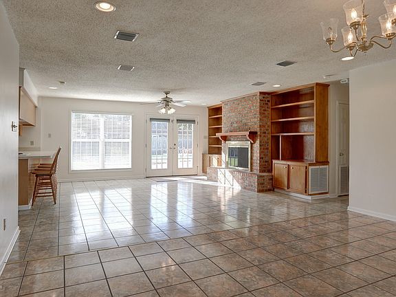 4th image of 1405 Dehart Dr
