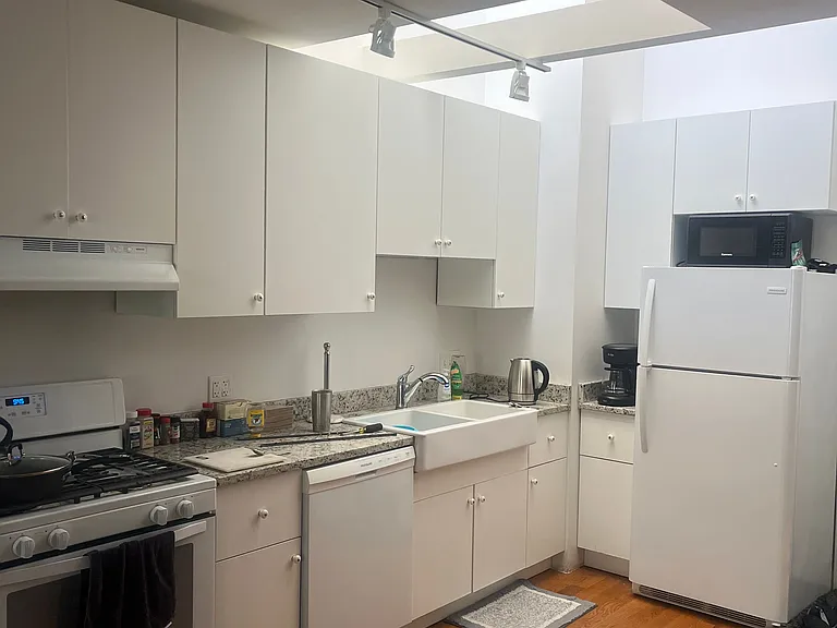 2352 E Main St #3 — Photo 3