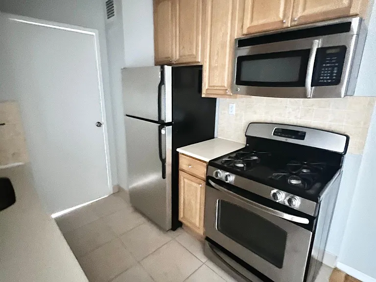 4430 Douglaston Pkwy #6G — Photo 10