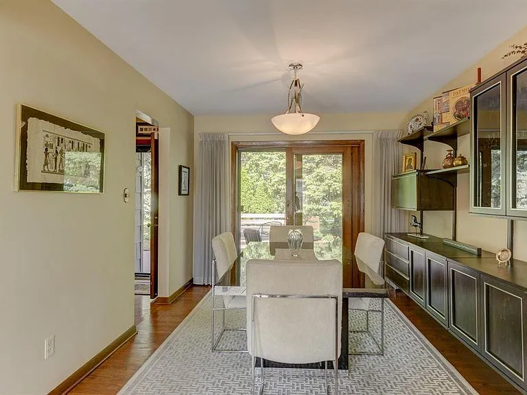 3051 Lakeside Dr — Photo 5