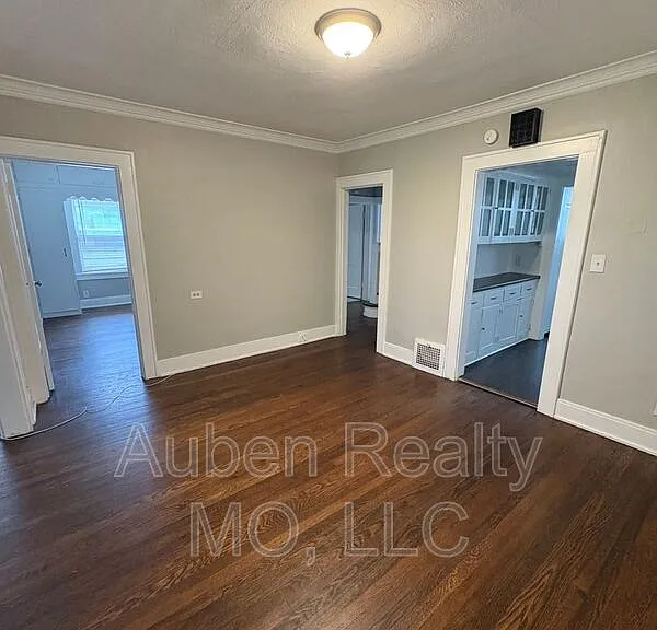 5304 Harrison St — Photo 3