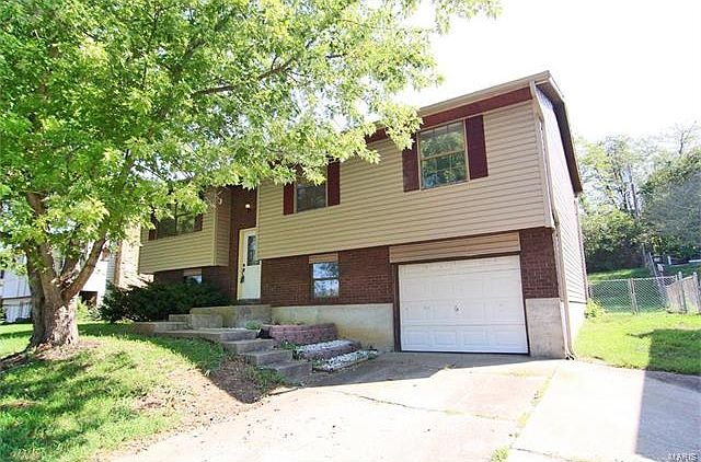 1st image of 222 S Shawnee Blvd