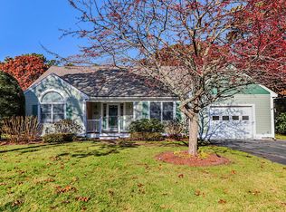 22 Weather Cres, Mashpee, MA 02649