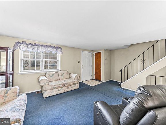 4th image of 15 Colonial Cir