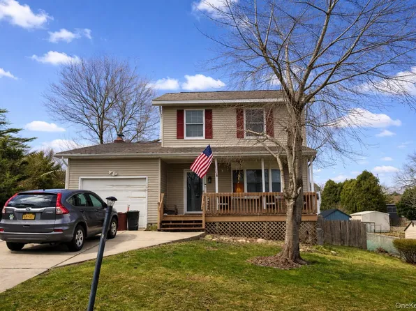 318 Avenue C, Ronkonkoma, NY 11779