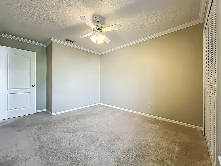 1843 Shadyhill Ter — Photo 21